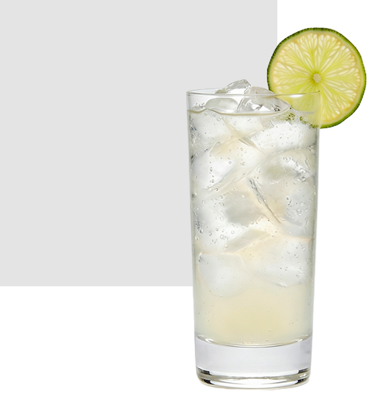 Combinado Loquita elaborado con Royal Bliss Ginger Beer y decoración de lima en vaso de tubo