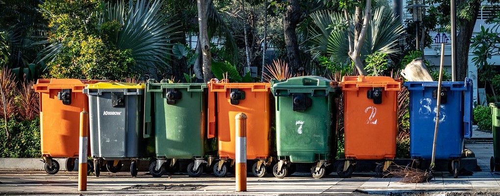 Reciclaje y contenedores de basura en restaurantes - TRAZA