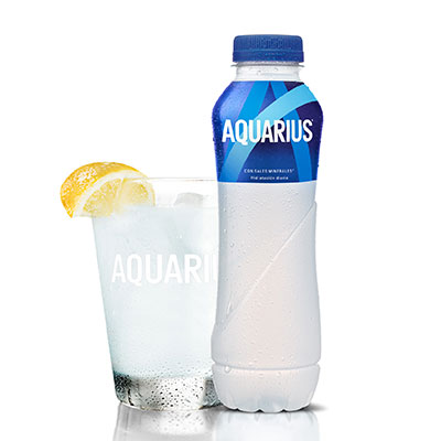 Aquarius Limón botella 500ml_vaso_blanco