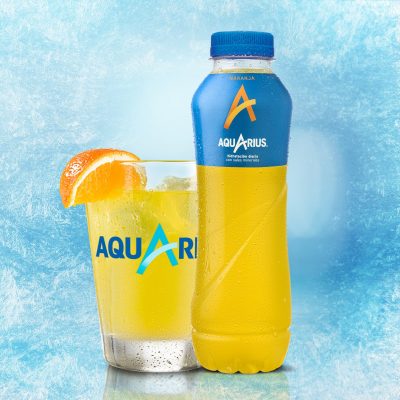 Aquarius Naranja botella 500ml_vaso_azul-min