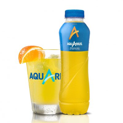 Aquarius Naranja botella 500ml_vaso_blanco