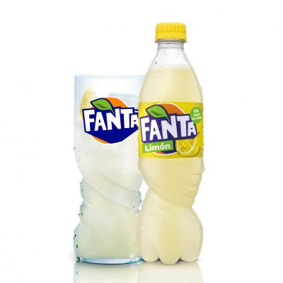 Fanta Limón botella 500ml_vaso_blanco
