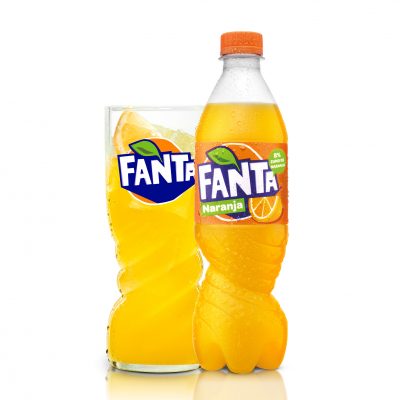 Fanta Naranja botella 500ml_vaso_blanco