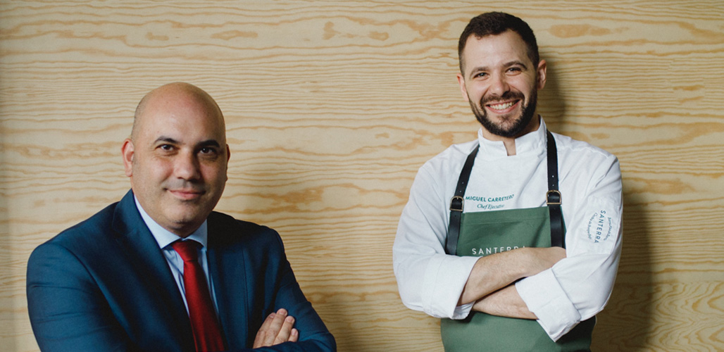 Alfonso Vega y el chef del restaurante Santerra, Miguel Carretero