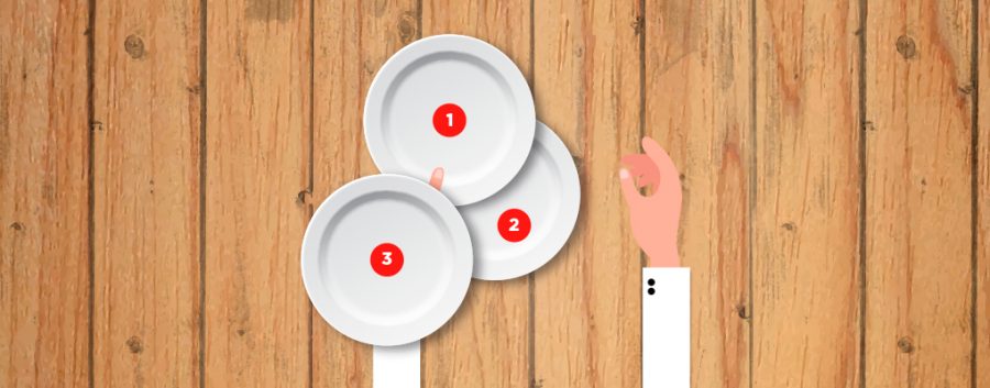 cómo llevar tres platos en una mano